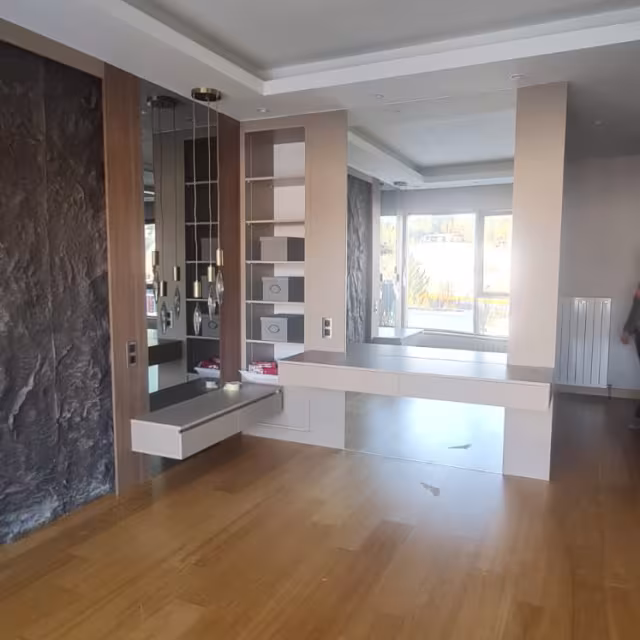 Geniş Giyinme Alanlı Yatak Odası Dekor Paneli uygulama görseli