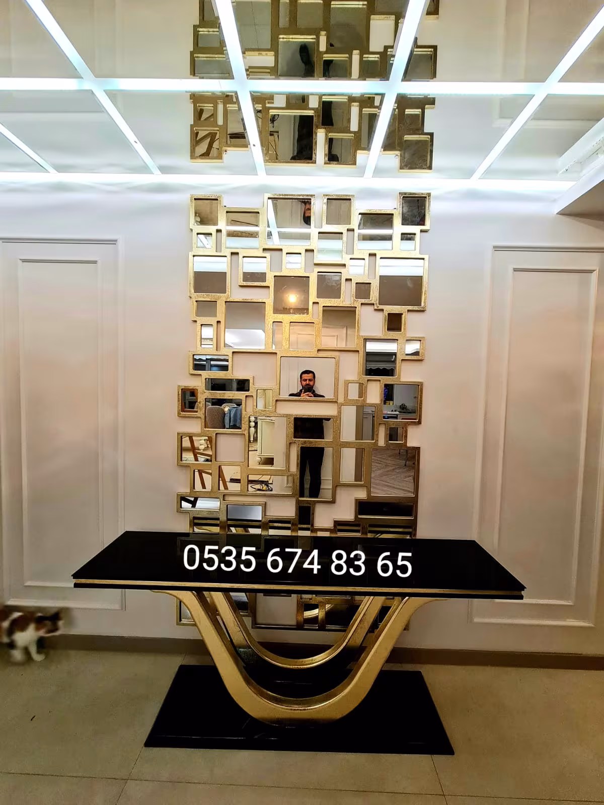 Gold Çerçeveli Aynalı Dresuar ve Konsol uygulama görseli