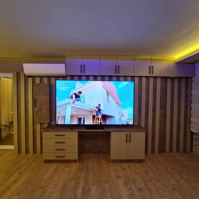 LED Aydınlatmalı Çıtalı TV Ünitesi Duvarı uygulama görseli
