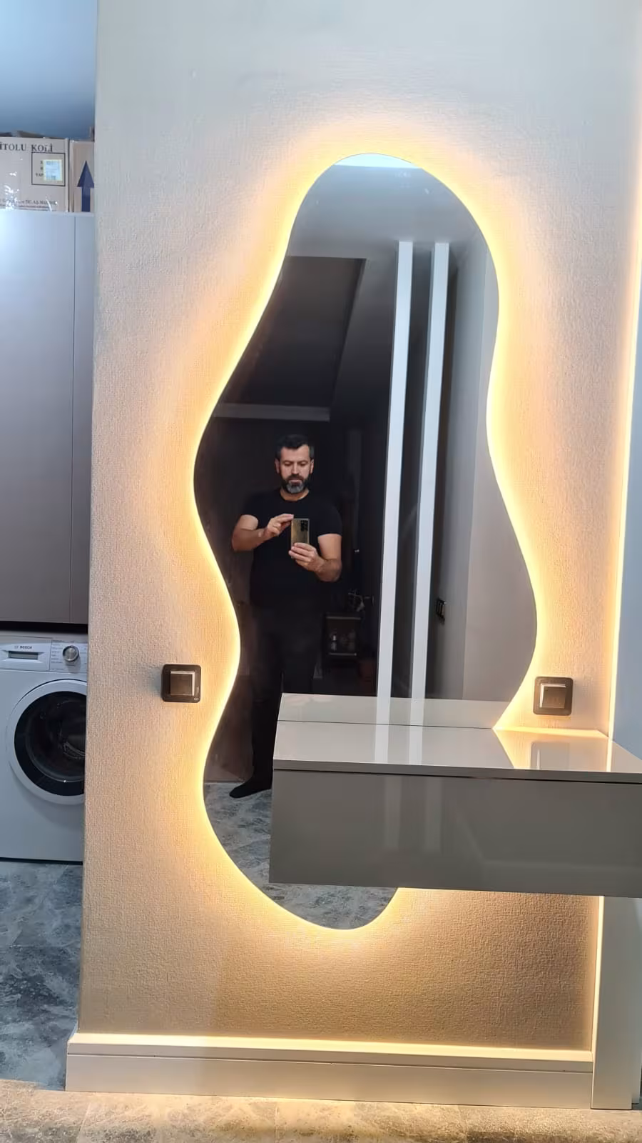 Organik Formlu Işıklı Giriş Aynasi ve Konsol uygulama görseli