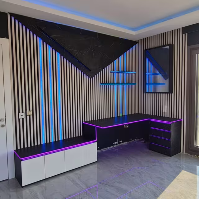 RGB LED Detaylı Genç Odası Çalışma Alanı uygulama görseli