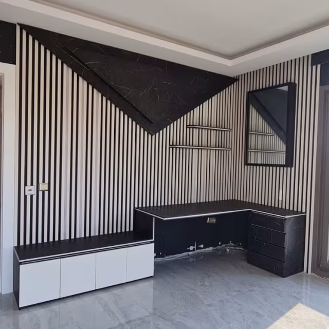 Siyah Beyaz Köşe Çalışma Masası ve Çıta Duvar uygulama görseli